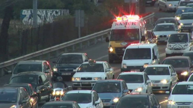 Ceder el paso a los vehículos de emergencia es una obligación de los conductores