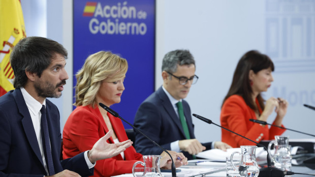 Los ministros Urtasun, Alegría, Bolaños y Redondo en la rueda de prensa posterior al Consejo de Ministros