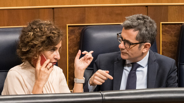La vicepresidenta María Jesús Montero y el ministro de la Presidencia, Relaciones con las Cortes y Justicia, Félix Bolaños