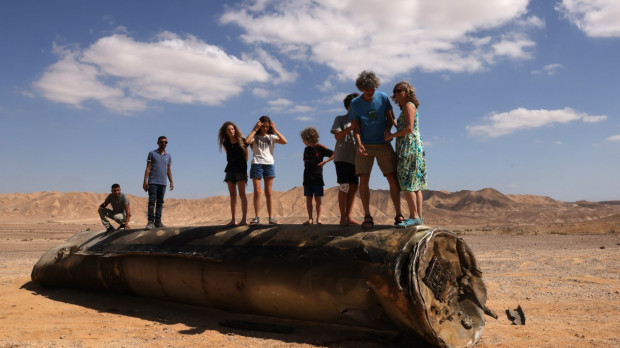 Restos de un misil iraní en el desierto de Negev, cerca de Arad, el 2 de octubre de 2024