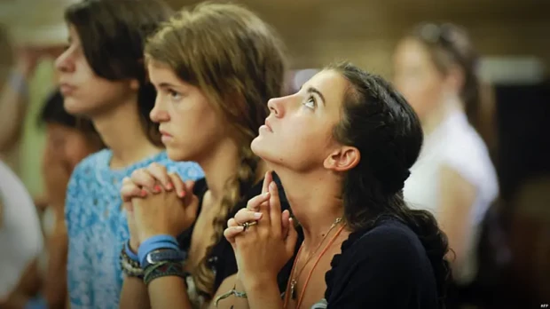 Los nuevos formatos de retiros han atraído a multitud de jóvenes