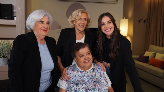 Manuela Carmena, Cristina Almeida y Paca Sauquillo de 'Las abogadas en RTVE Play junto a la presentadora Inés Hernand