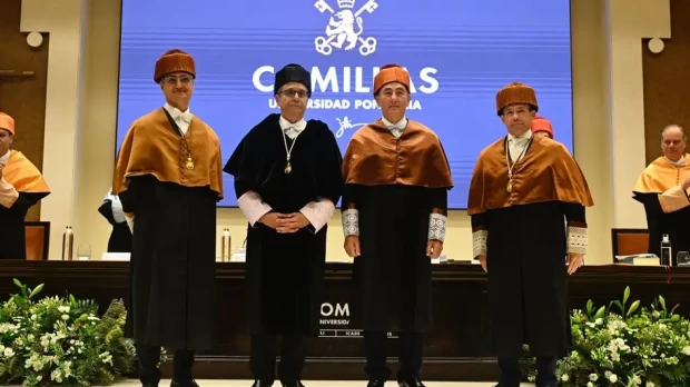 De izquierda a derecha, Antonio Muñoz San Roque, director de Comillas ICAI; Antonio Allende, SJ, rector de Comillas; Ignacio Snchez Galán, presidente de Iberdrola, y Mariano Ventosa, vicerrector de Investigación y Profesorado de Comillas