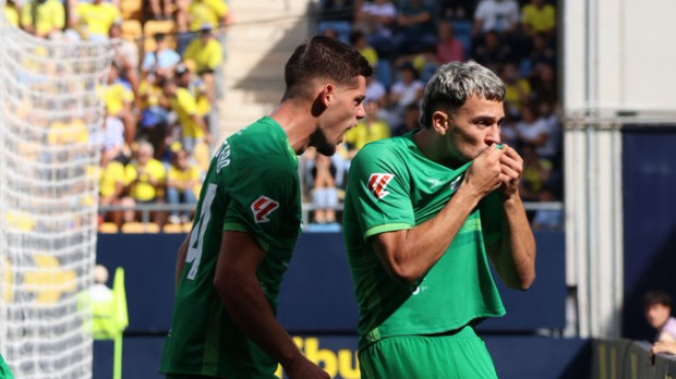 Arana celebra el 0-1 que le dio los tres puntos al Racing en su visita a Cádiz