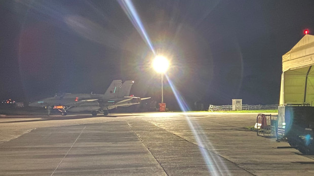 Un F-18 se prepara para afrontar una alerta scramble en Rumanía