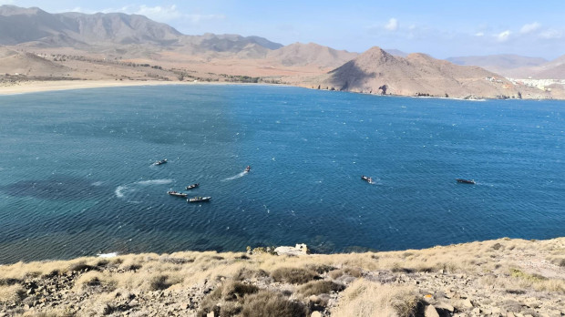 Narcolanchas refugiadas del temporal en la playa de Los Genoveses de Níjar (archivo)