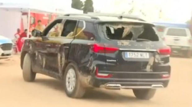 Uno de los dos coches de la comitiva ha acabado en este estado