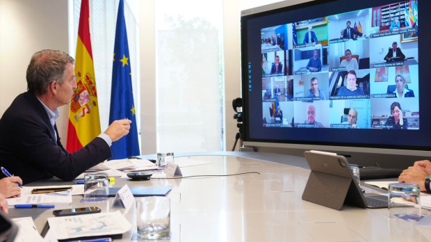 El líder del PP, Alberto Núñez Feijóo, reúne a sus 'barones' territoriales por videoconferencia para hablar sobre la DANA