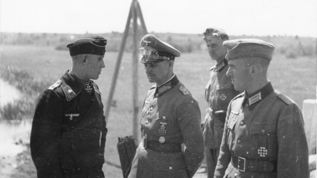 Model (centro) como Comandante de la 3.ª División Panzer en el Frente Oriental, julio de 1941