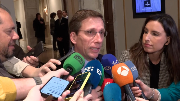 Almeida considera un «honor» la denuncia del PSOE y reitera que «es una organización corrupta»