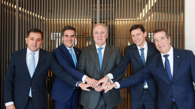 Representantes del consorcio vasco liderado por Sidenor