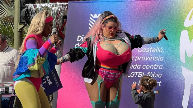 Espectáculo con Drag Queens ante menores en la maratón de Castellón