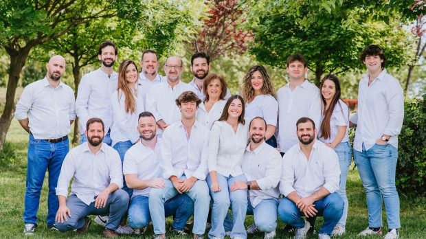 Paloma, su marido y sus quince hijos forman la familia más numerosa de la Comunidad de Madrid
