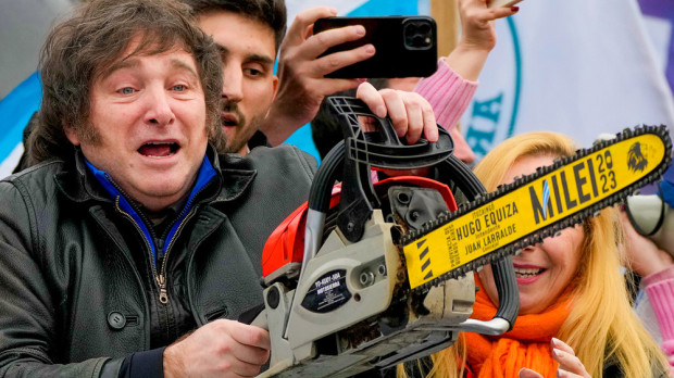 Javier Milei con la motosierra