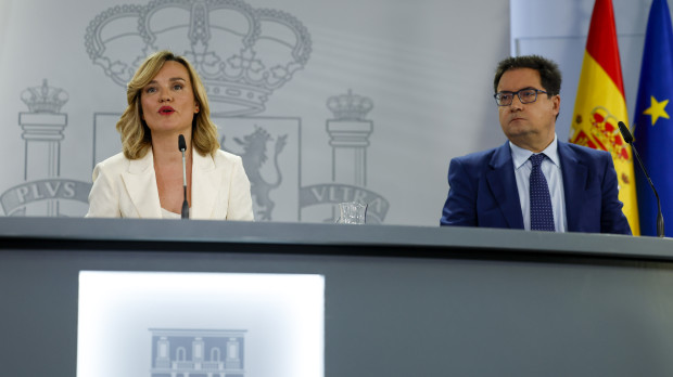 Los ministros Pilar Alegría y Óscar López, este martes en la Moncloa