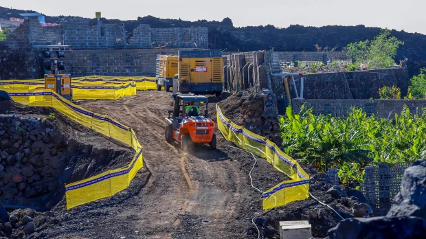 Obras de una carretera en Canarias