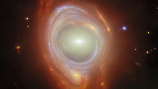 Anillo de Einstein capturado por el James Webb