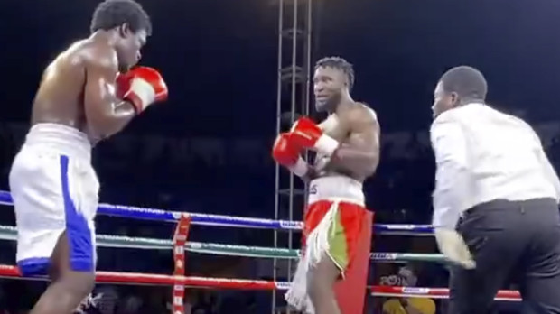 Combate entre Gabriel Oluwasegun Olanrewaju y Jon ‘Power’ Mbanugu