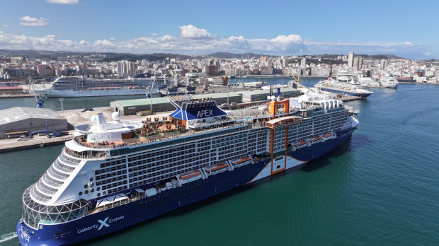 Cinco trasatlánticos atracados en el puerto de La Coruña