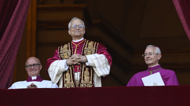 El Papa León XIV durante la bendición Urbi et Orbi