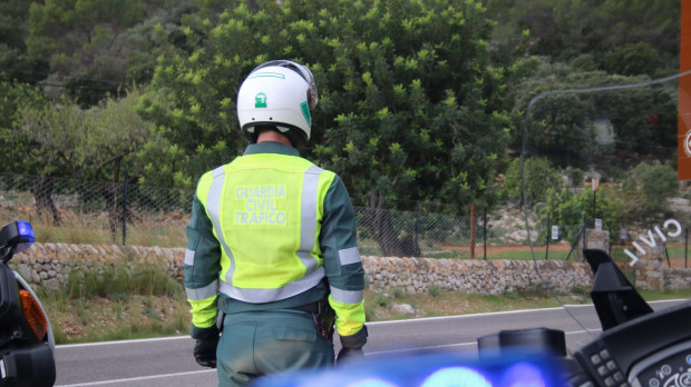 El siniestro tuvo lugar entre los kilómetros 32 y 33 de la A-405 pasadas las 22.00 horas