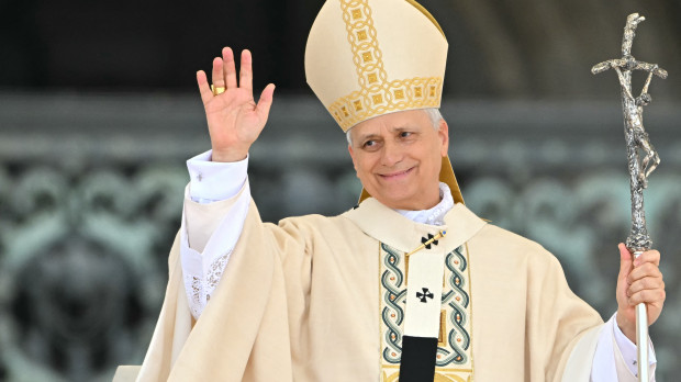 Pope Leo XIV waves after delivering the Regina Caeli prayer after a Holy Mass for the Beginning of his Pontificate, in St Peter's square in The Vatican on May 18, 2025. (Photo by Alberto PIZZOLI / AFP)