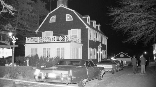 En la casa de Amityville tuvo lugar una masacre familiar en 1974 y a partir de eso creció su fama de lugar maldito