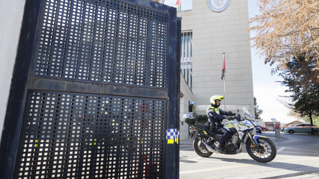 Agentes de la Unidad de Delincuencia Económica y Fiscal (UDEF) de la Policía Nacional han intervenido en la Jefatura de la Policía Local de Granada en el marco del proceso de oposiciones que denunciaba recientemente el Ayuntamiento ante la Fiscalía por un posible amaño.