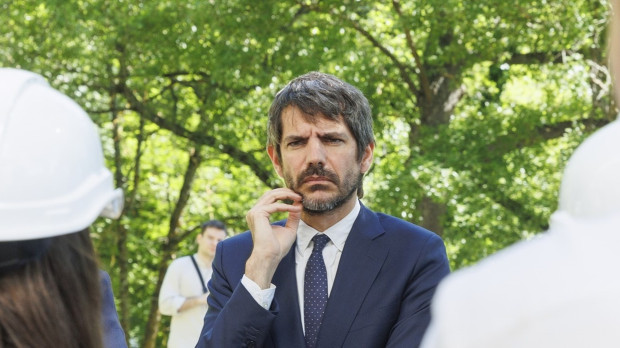 El ministro de Cultura, Ernest Urtasun, en su visita al Monasterio de Suso, en mayo