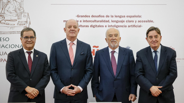 Santiago Muñoz Machado, director de la presidente de la RAE, el director del Instituto Cervantes, Luis García Montero, el presidente del grupo de trabajo del X Congreso Internacional de la Lengua Española (CILE), Carlos Chávez-Taffur), y el embajador peruano en España, Luis Iberico Núñez