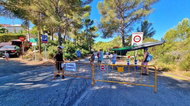 Control de acceso a una playa de Jávea