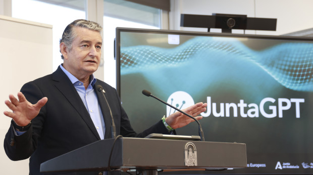 El consejero de la Presidencia, Antonio Sanz, en la presentación de 'Junta GPT'