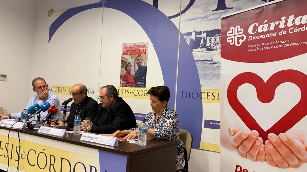 De izquierda a derecha: Darío Reina, Jesús Fernández, Antonio Reyes y Amparo Velasco, durante la presentación de la memoria.