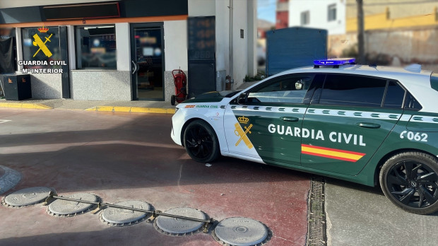 Vehículo de la Guardia Civil, en una estación de servicio de la provincia de Almería durante un operativo de vigilancia.

REMITIDA / HANDOUT por GUARDIA CIVIL
Fotografía remitida a medios de comunicación exclusivamente para ilustrar la noticia a la que hace referencia la imagen, y citando la procedencia de la imagen en la firma
05/8/2025