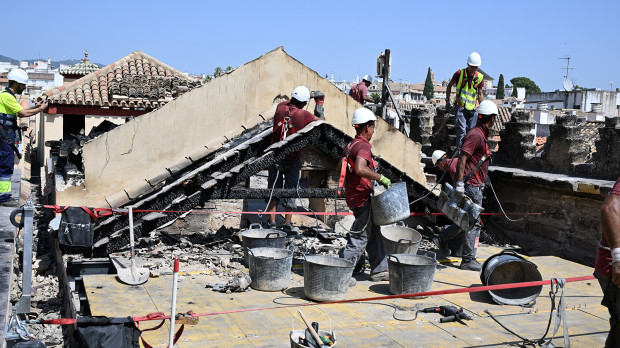 Trabajos de emergencia tras el incendio en la Mezquita Catedral de Córdoba