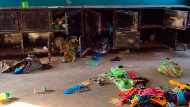 Una imagen tras el ataque del 21 de noviembre contra la escuela católica de la comunidad de Papiri.