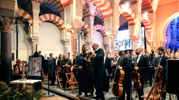 Kiko Argüello, en un concierto que dirigió en la Mezquita de Córdoba