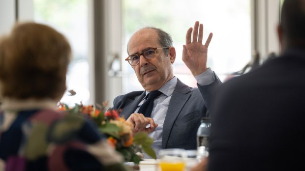 Imagen tomada este jueves del rector de la Universidad CEU UCH, Higinio Marín, durante un desayuno informativo con periodistas