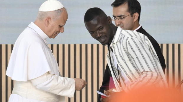 Las lágrimas de Khadry, el senegalés que se ha emocionado ante el Papa al recordar su complicado proceso migratorio
