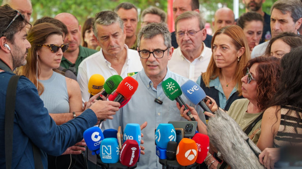 El ministro de Presidencia, Justicia y Relaciones con las Cortes, Félix Bolaños, atiende a los medios en Turre (Almería).

FRANCISCO J. OLMO/EUROPA PRESS
11/7/2026