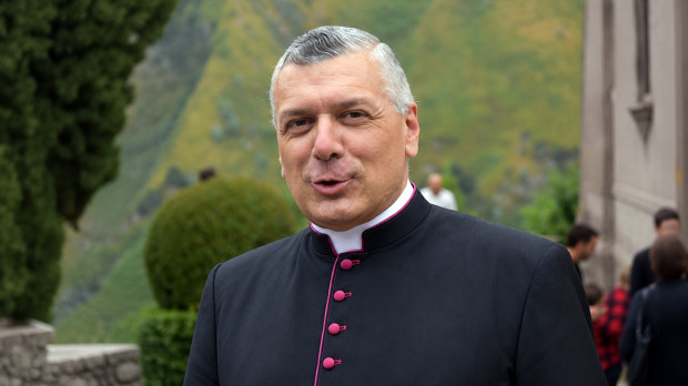 Monseñor Alberto José González Chaves es un sacerdote español y teólogo nacido en Badajoz en 1970