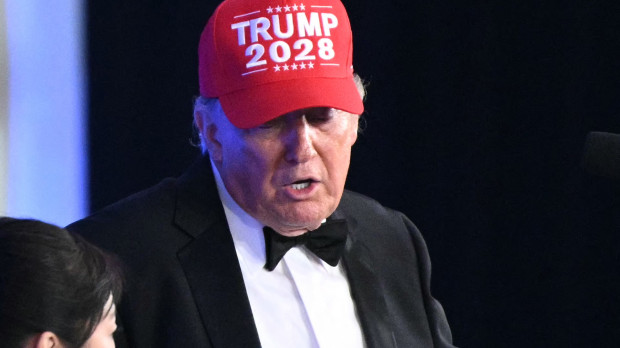 Trump durante su discurso de la Cena de Corresponsales
