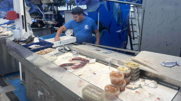 Imagen tomada este sábado de una pescadería sin apenas género en el Mercado Central de Abastos de Ceuta