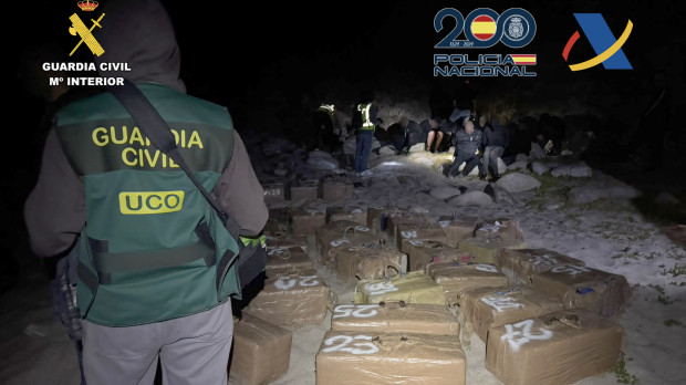 Fardos encontrados en la descarga