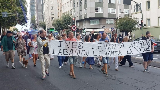 Protesta de los vecinos de Labañou de La Coruña contra la alcaldesa Inés Rey