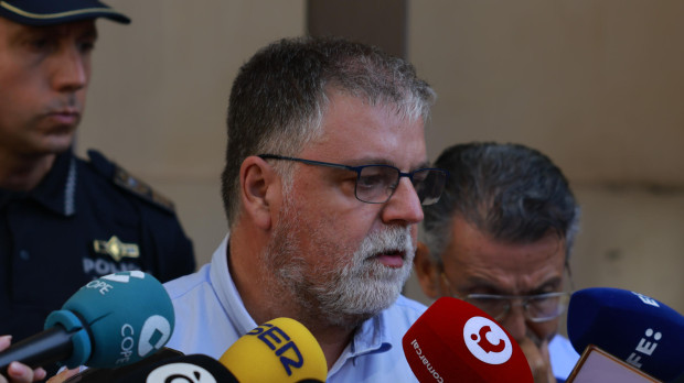 El alcalde de Villena, Fulgencio Cerdán, comparece ante los medios tras el robo en el museo de la ciudad