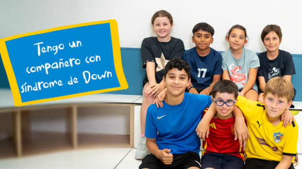 Cartel de la campaña de Down España, con Víctor, en el centro