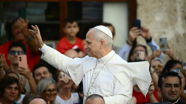 León XIV llega para celebrar la Natividad de la Santísima Virgen María en la Basílica de Nuestra Señora del Buen Consejo, en Genazzano, cerca de Roma