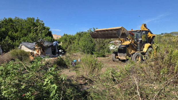 La excavadora ha comenzado a limpiar la zona pasadas las 10.30 horas.