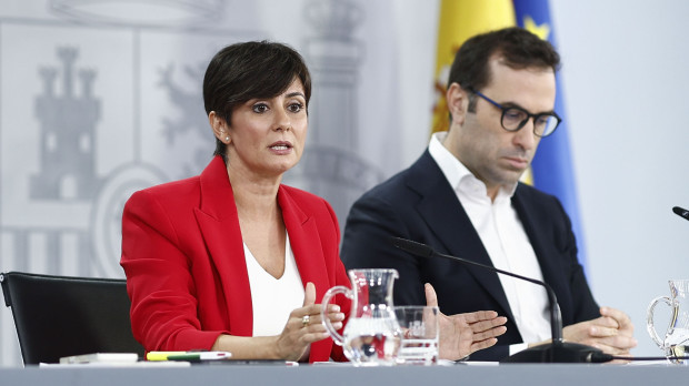 El vicepresidente Carlos Cuerpo y la ministra Isabel Rodríguez, este martes en la Moncloa
